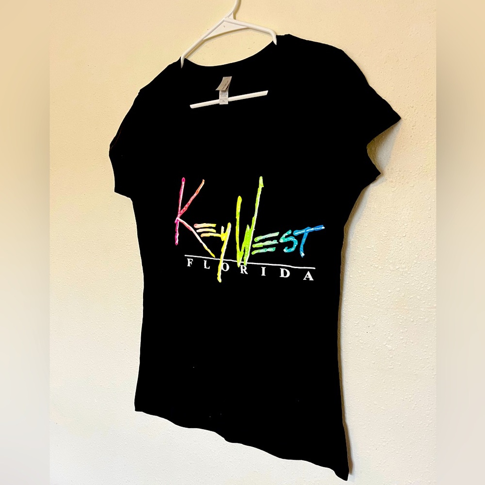 Key West Women’s V-Neck Black T-shirt Seize XL but runs more like Large